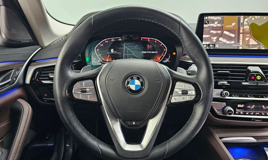 BMW 5-Series 530i Luxury, 2022
