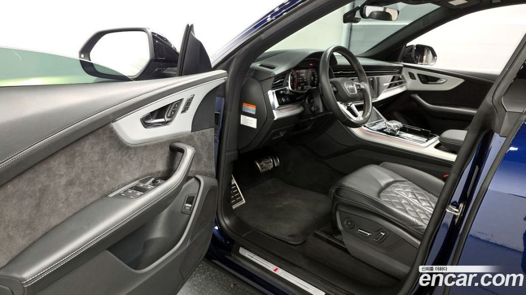 Audi Q8 55 TFSI Quattro Premium, 2022