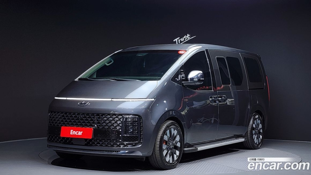 Hyundai Staria 4WD Lounge 7-Seater, 2023