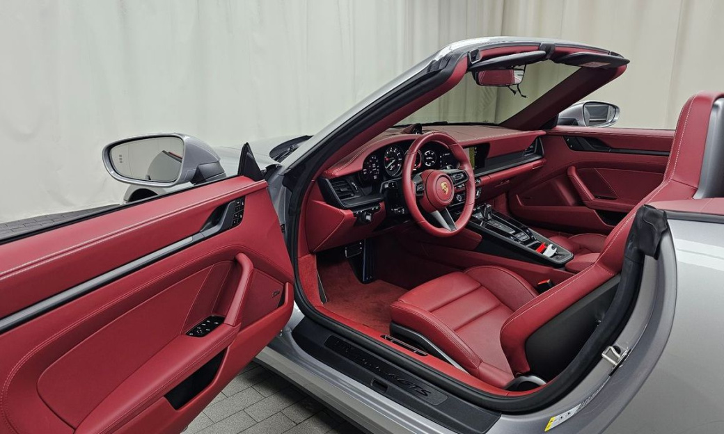 Porsche 911 Carrera 4 GTS Cabriolet, 2023