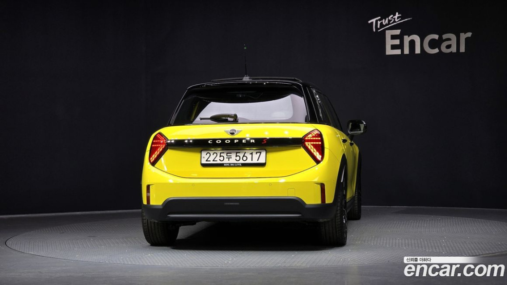 Mini Cooper 5 Door Favoured, 2025