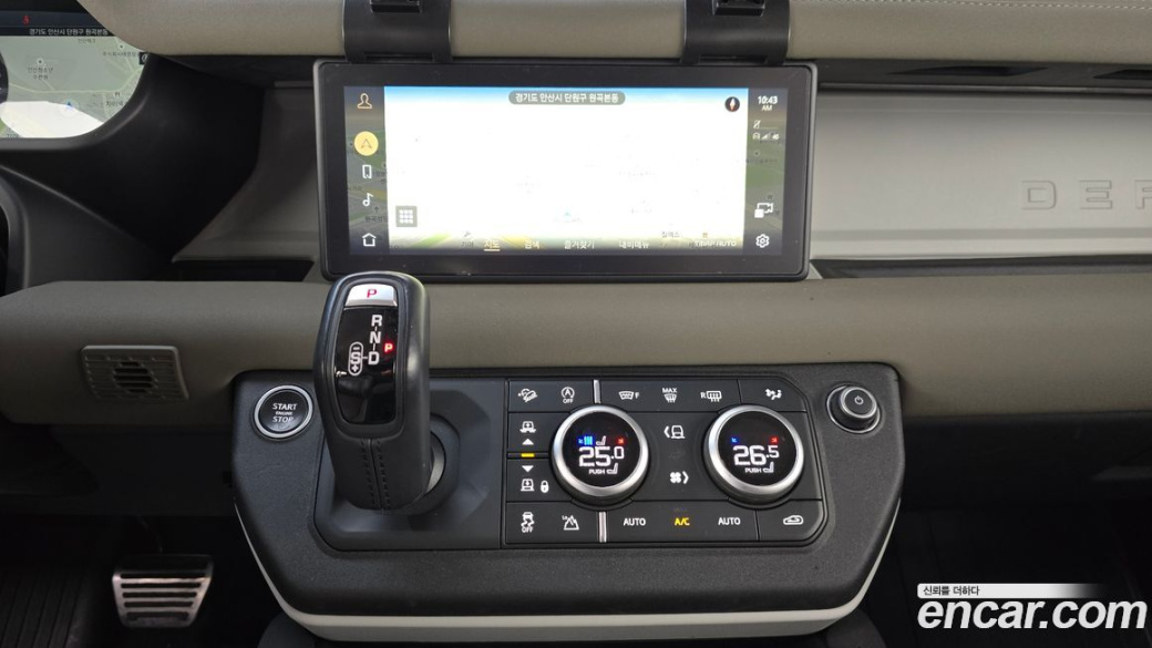 Land Rover Defender 110 D250 SE, 2022