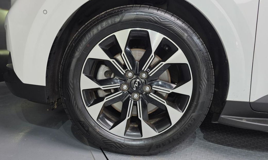 Kia Carnival 9-Seater Signature, 2023