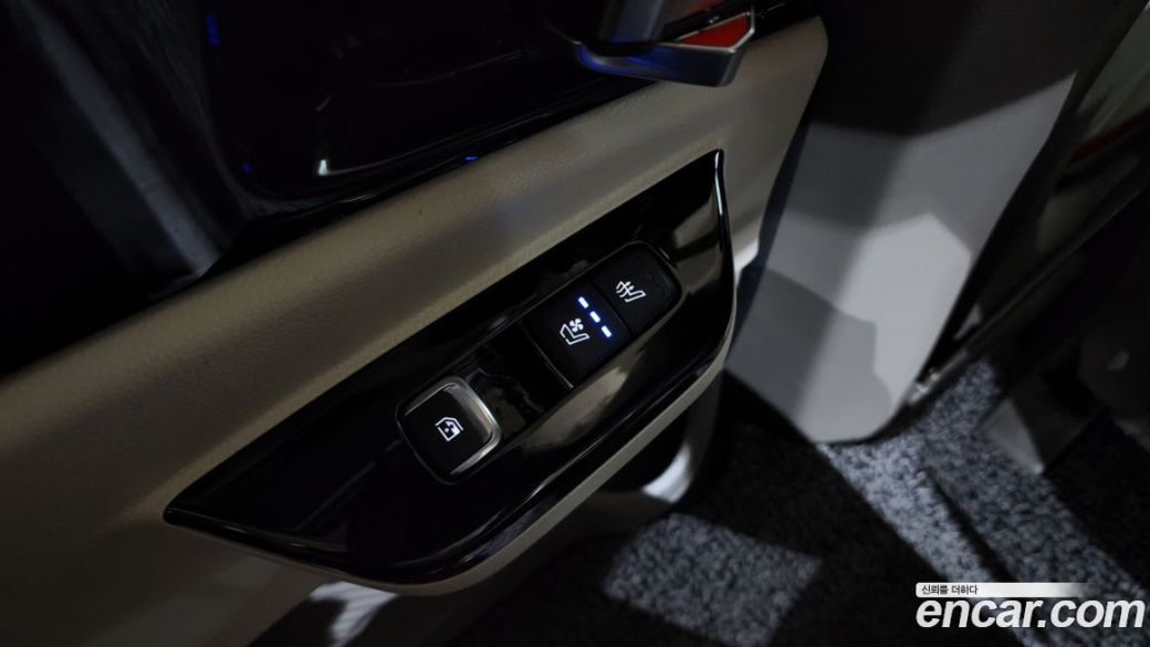 Kia Carnival 7-Seater Signature, 2023