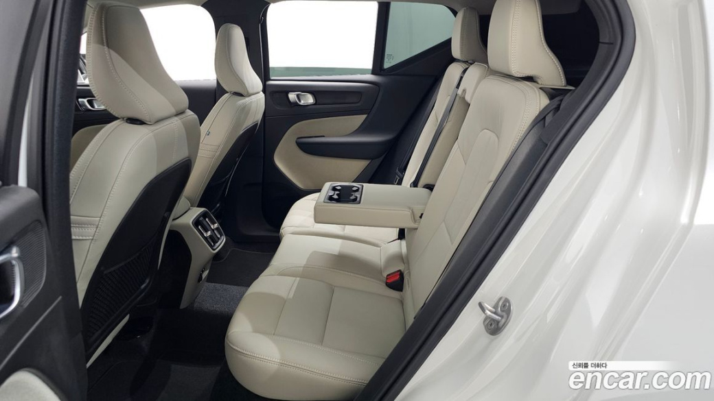Volvo XC40 B4 Ultra Bright, 2025