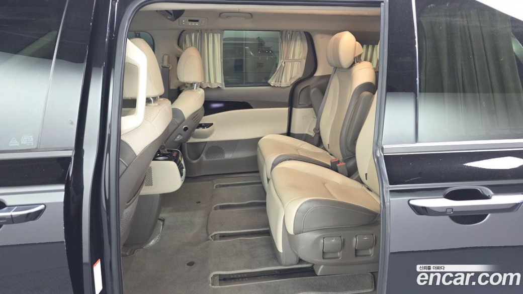 Kia Carnival 7-Seater Hi-Limousine, 2022