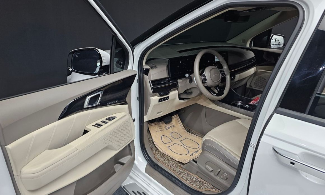 Kia Carnival 7-Seater Signature, 2024