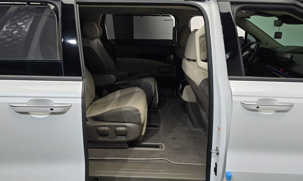 Kia Carnival 7-Seater Signature, 2024