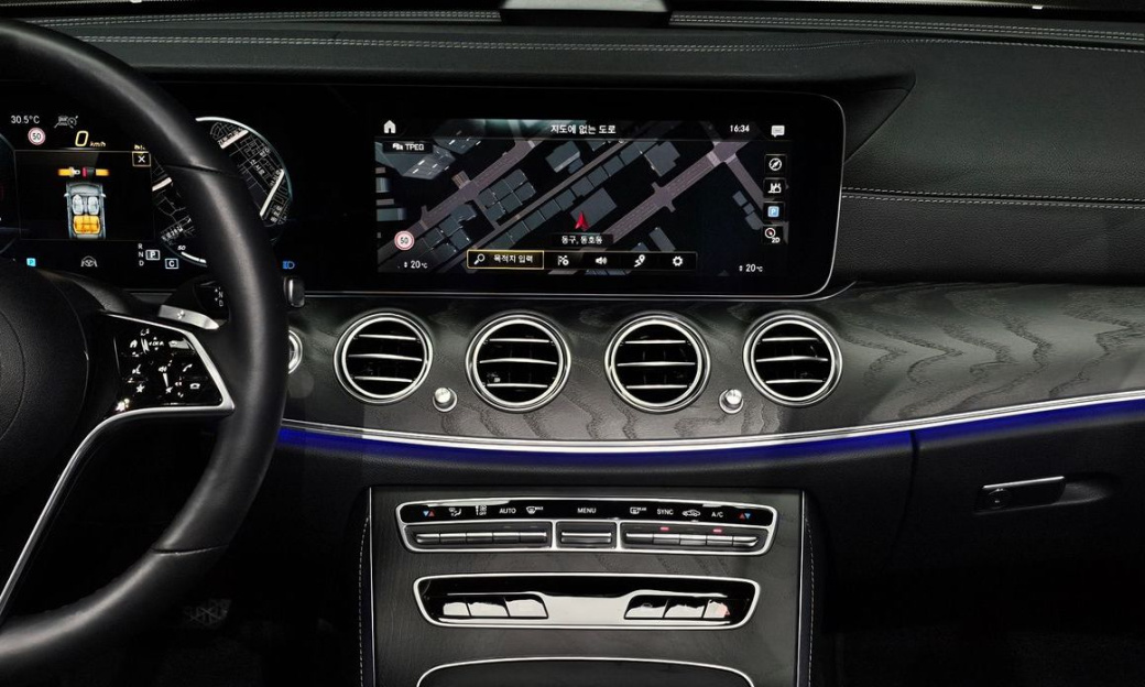 Mercedes-Benz E-Class E250 AMG Line, 2023