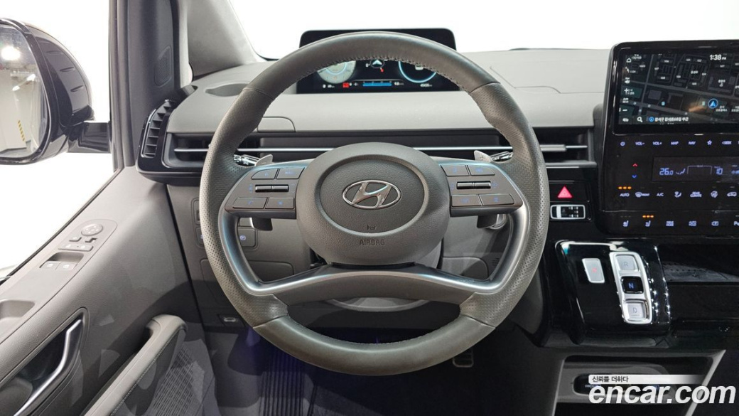 Hyundai Staria 4WD Lounge 7-Seater, 2022