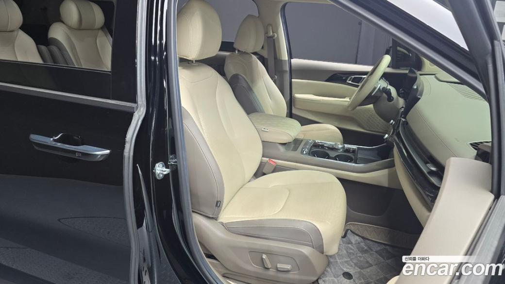 Kia Carnival 7-Seater Signature, 2024