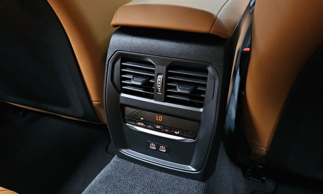BMW 3-Series 320i M Sport, 2025