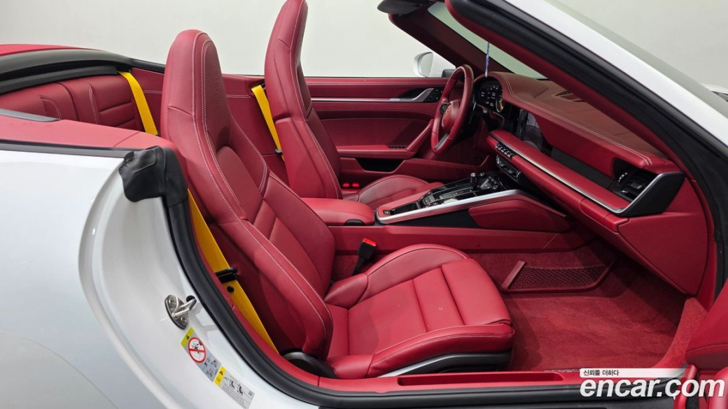 Porsche 911 Carrera 4 GTS Cabriolet, 2023