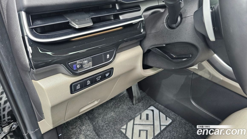 Kia Carnival 7-Seater Gravity, 2024