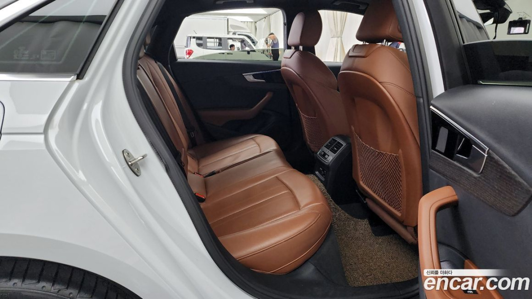 Audi A4 40 TFSI Premium, 2023