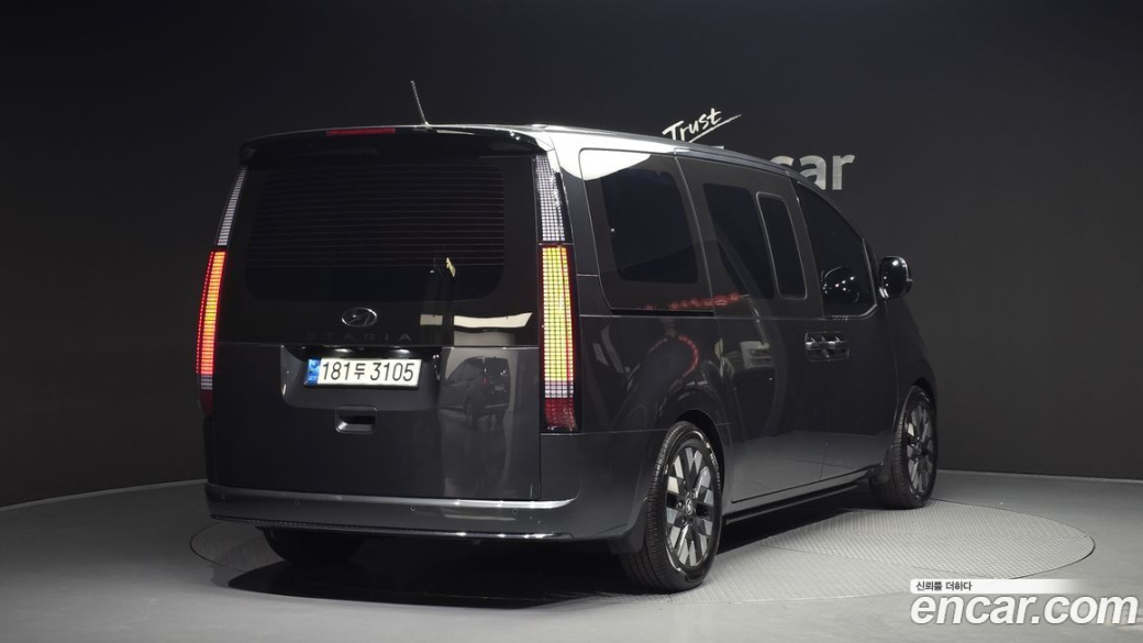 Hyundai Staria Lounge 9-Seater, 2022