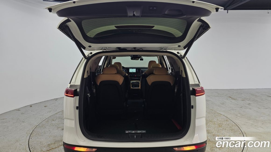 Kia Carnival 9-Seater Signature, 2023