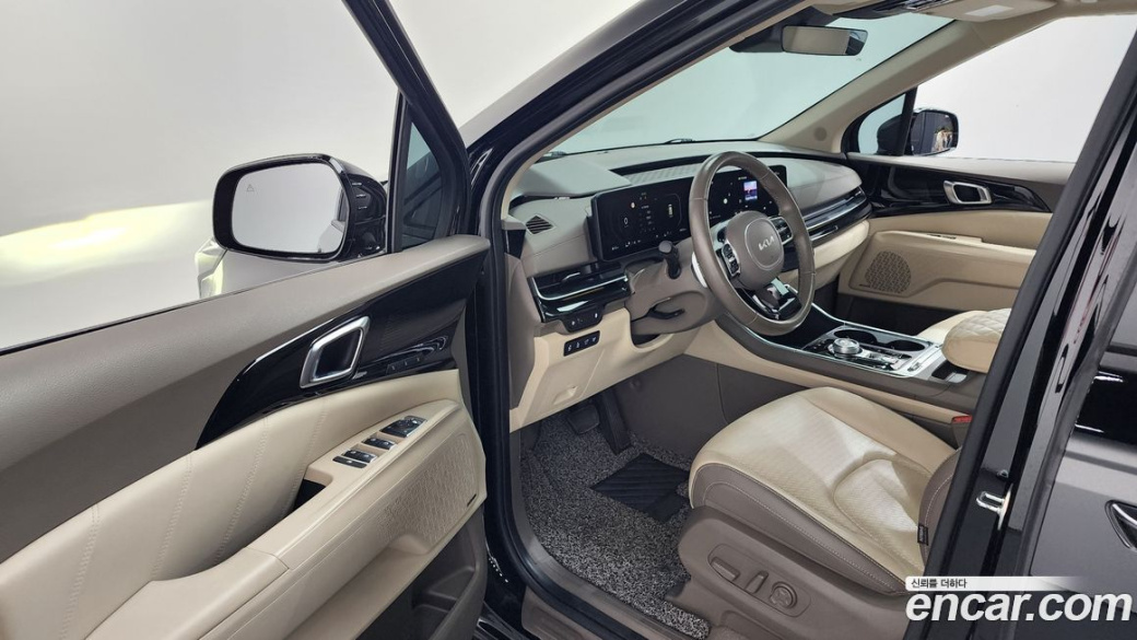 Kia Carnival 9-Seater Signature, 2024