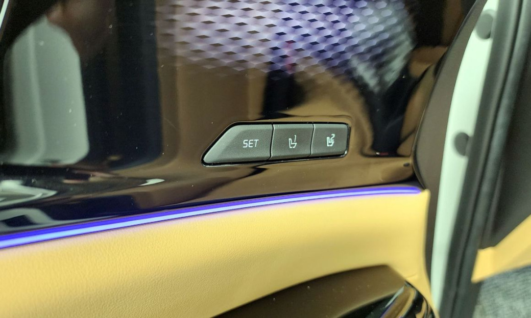 Kia Carnival 9-Seater Signature, 2023