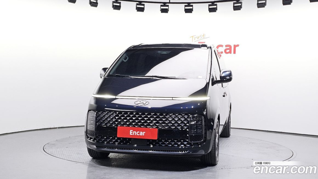 Hyundai Staria Lounge 9-Seater, 2022