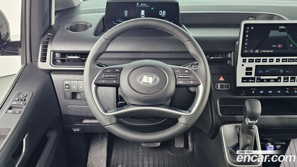 Hyundai Staria Tourer 9-Seater, 2025