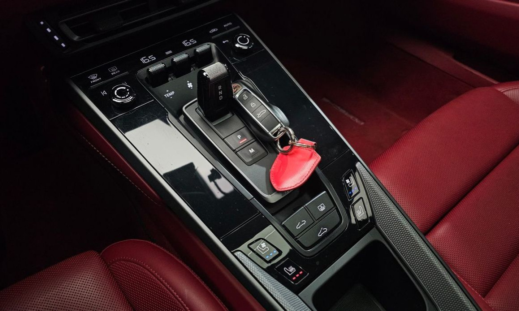 Porsche 911 Carrera 4, 2022