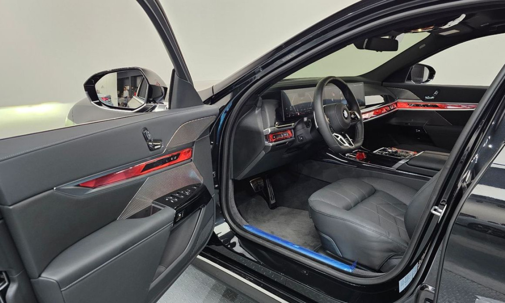 BMW 7-Series 740i xDrive M Sport, 2025