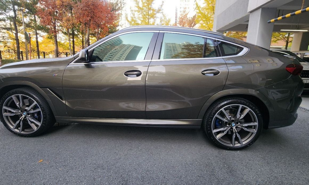 BMW X6 M50i, 2021