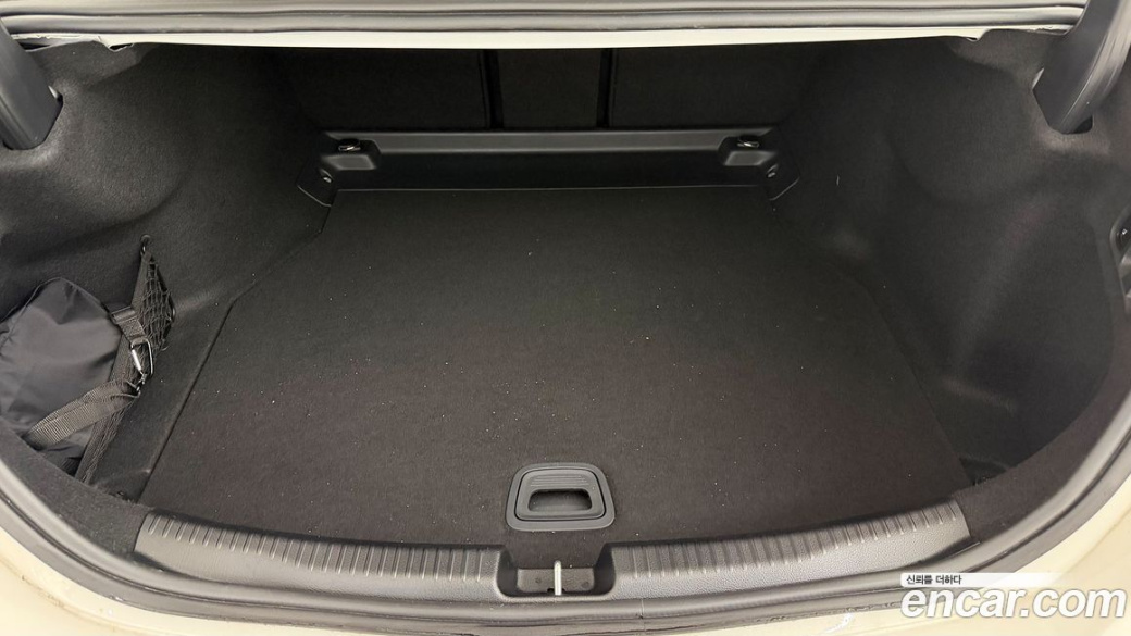 Mercedes-Benz C-Class C200 AMG Line, 2025