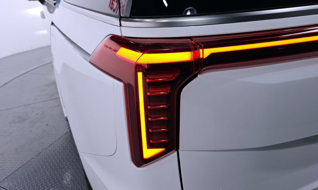 Kia Carnival 9-Seater Signature, 2025
