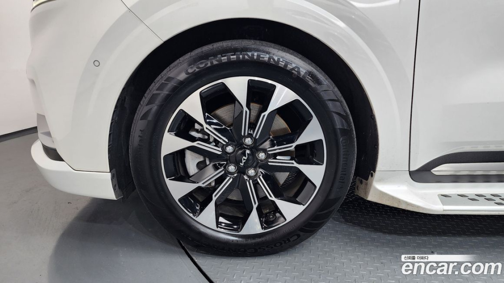 Kia Carnival 9-Seater Hi-Limousine, 2022