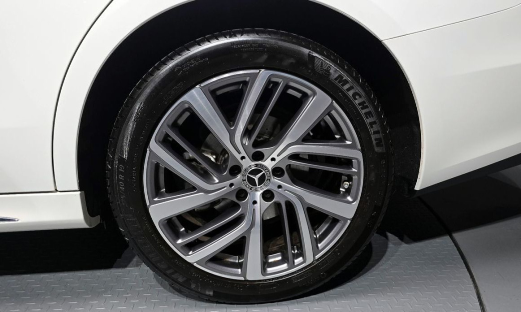 Mercedes-Benz E-Class E220d 4MATIC Exclusive, 2024