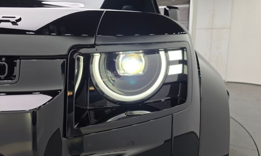 Land Rover Defender 110 P635 Octa Black, 2026