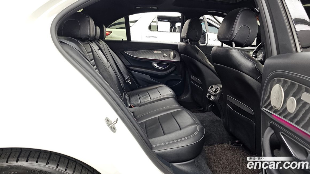 Mercedes-Benz E-Class E350 4MATIC AMG Line, 2022