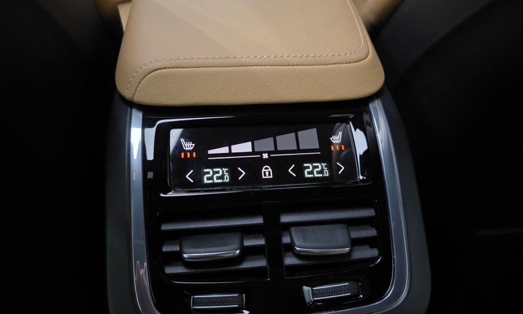 Volvo S60 B5 Ultimate Bright, 2023