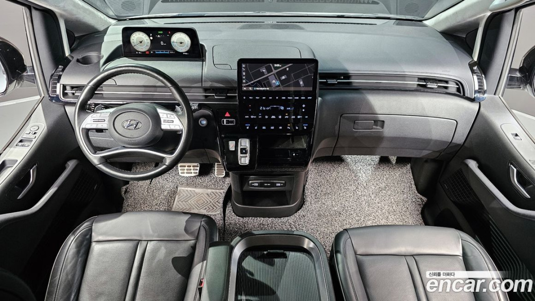 Hyundai Staria Lounge 9-Seater, 2022
