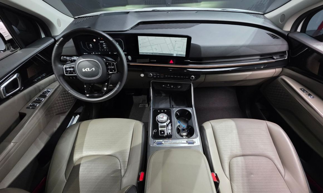 Kia Carnival 7-Seater Signature, 2024