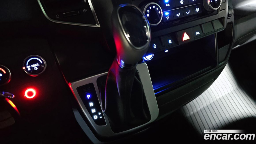 Hyundai Solati 15-seater, 2023