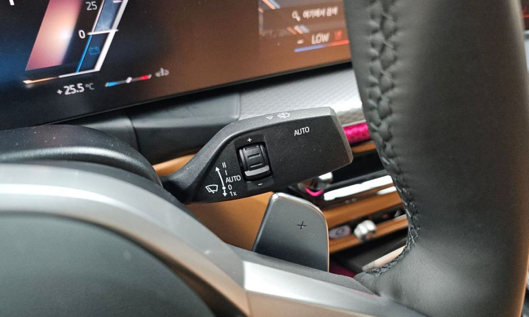 BMW 3-Series 320i M Sport, 2025