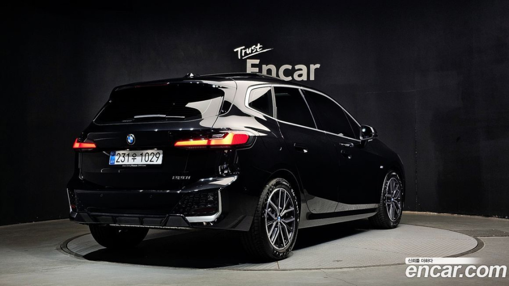 BMW 2-Series 220i M Sport Design, 2025