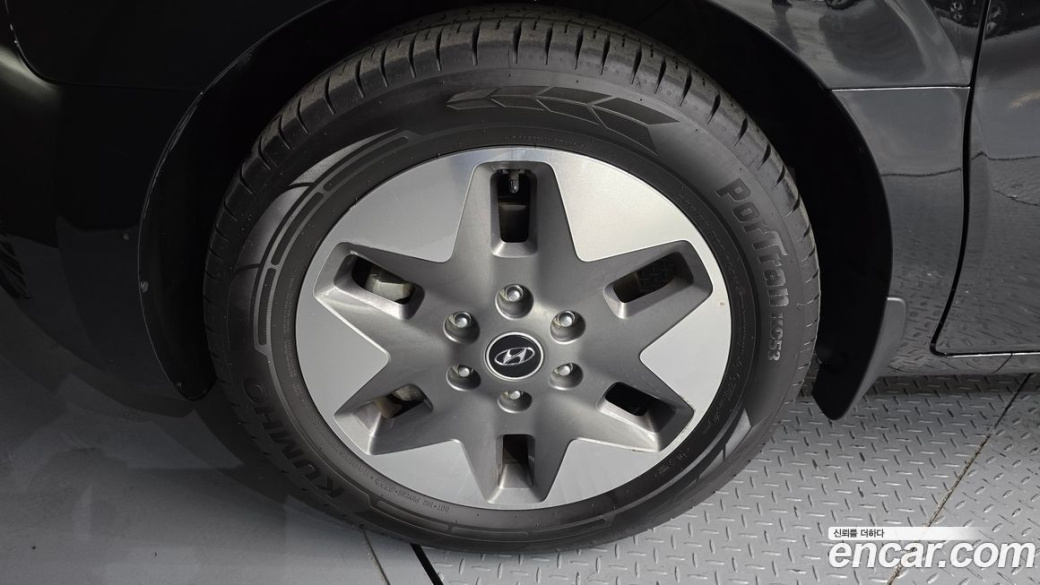 Hyundai Staria Tourer 9-Seater, 2023