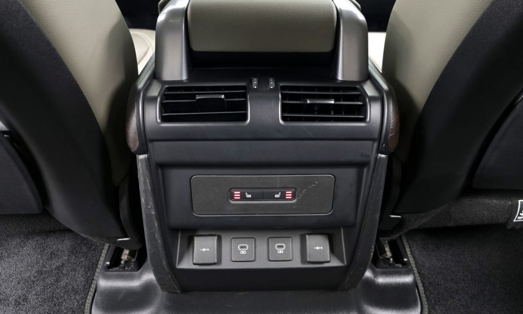 Land Rover Defender 110 D250 SE, 2022