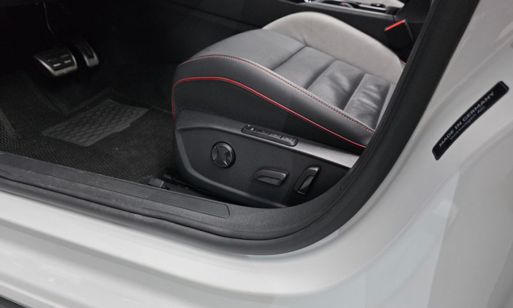 Volkswagen Golf 2.0 GTI, 2024