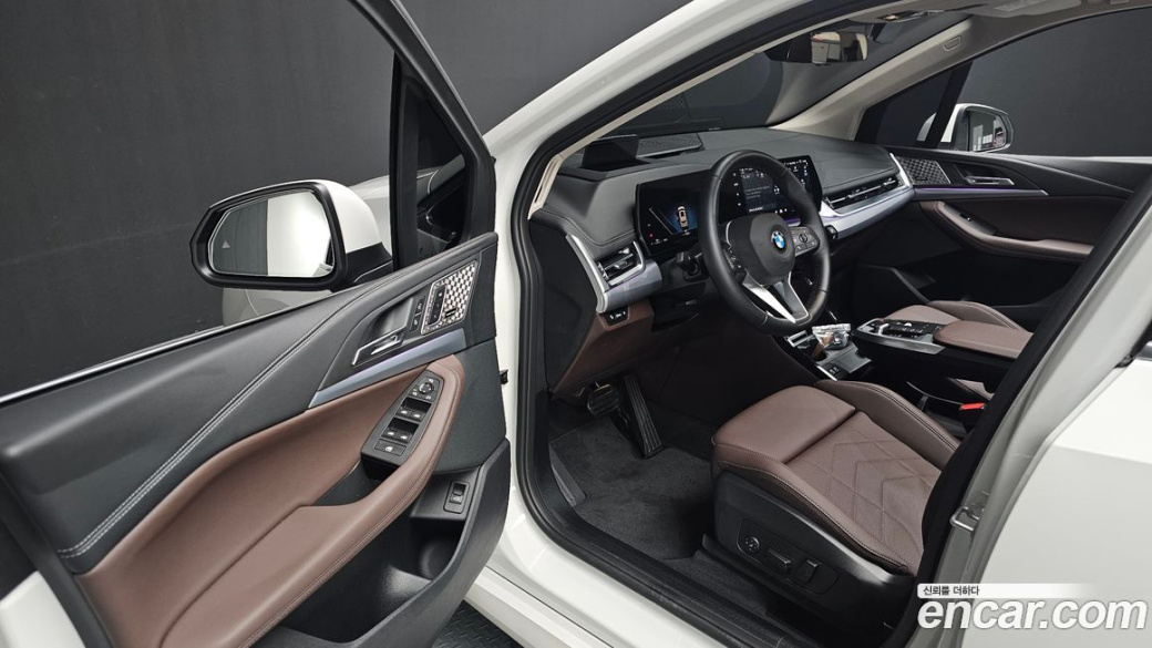 BMW 2-Series 220i M Sport Design, 2025