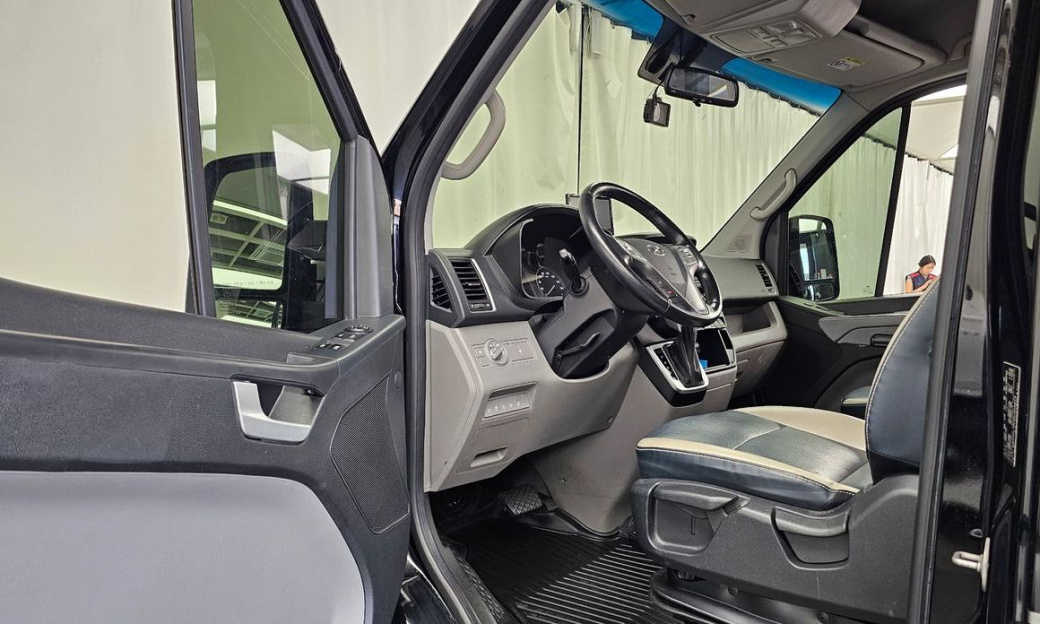 Hyundai Solati 15-seater, 2022