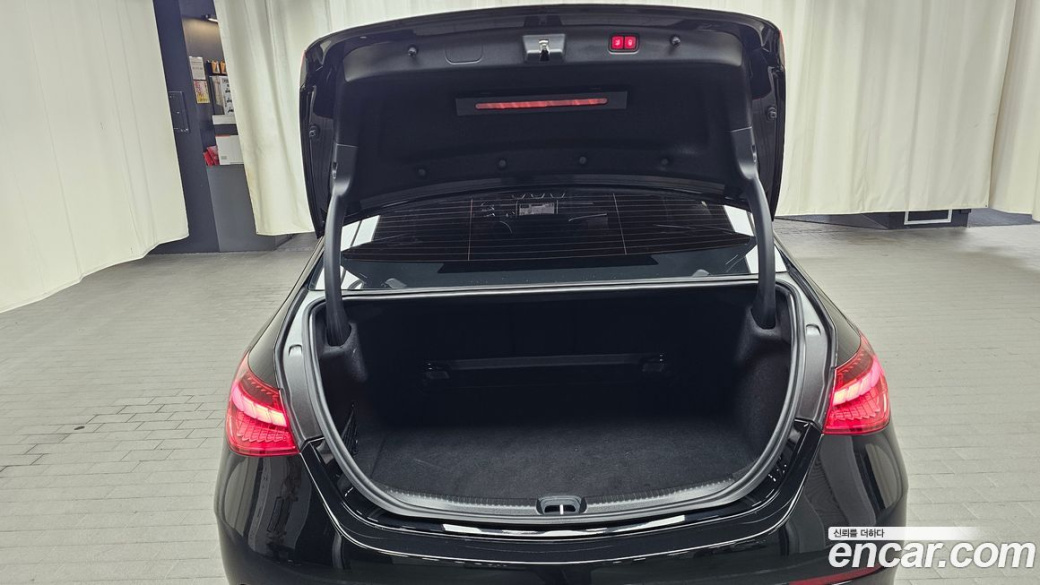 Mercedes-Benz C-Class C300 4MATIC AMG Line, 2023