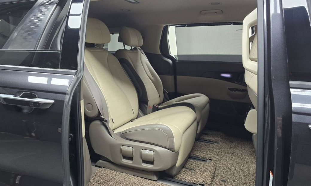 Kia Carnival 7-Seater Signature, 2022