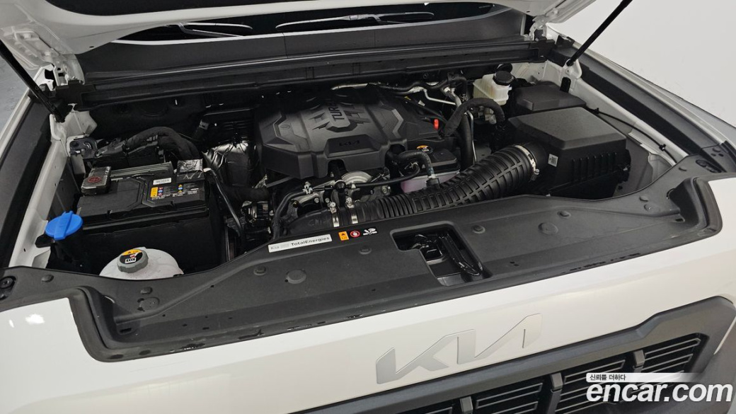 Kia Tasman 2.5T Gasoline 4WD, 2026