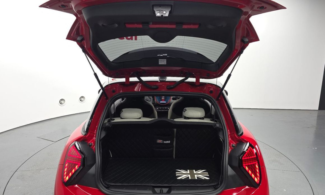 Mini Cooper Favoured, 2025