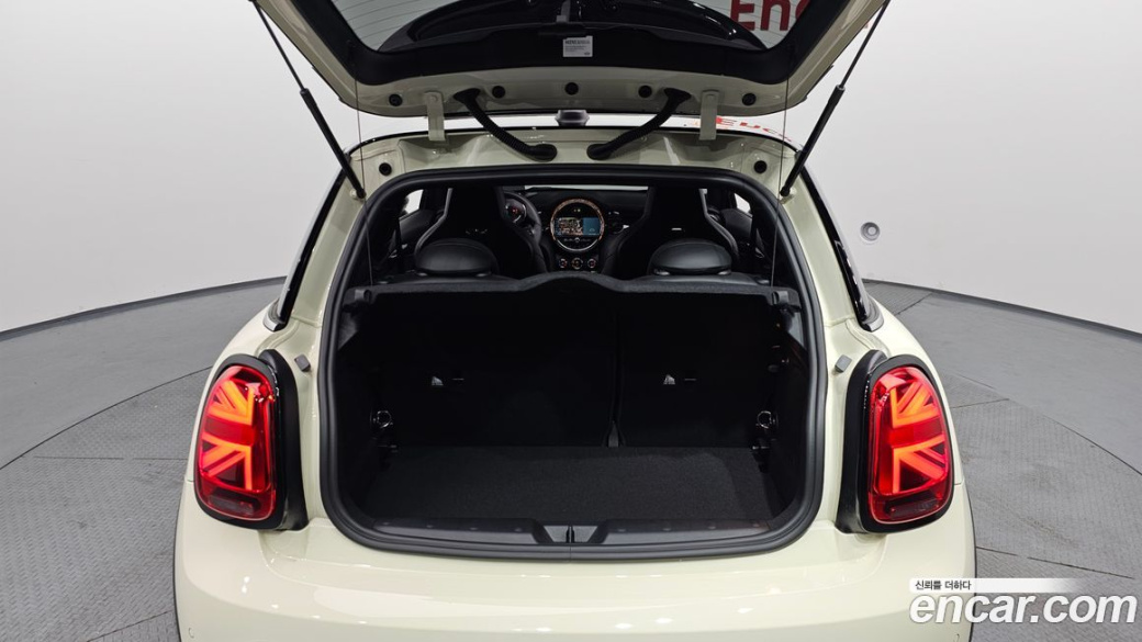 Mini Cooper JCW, 2022